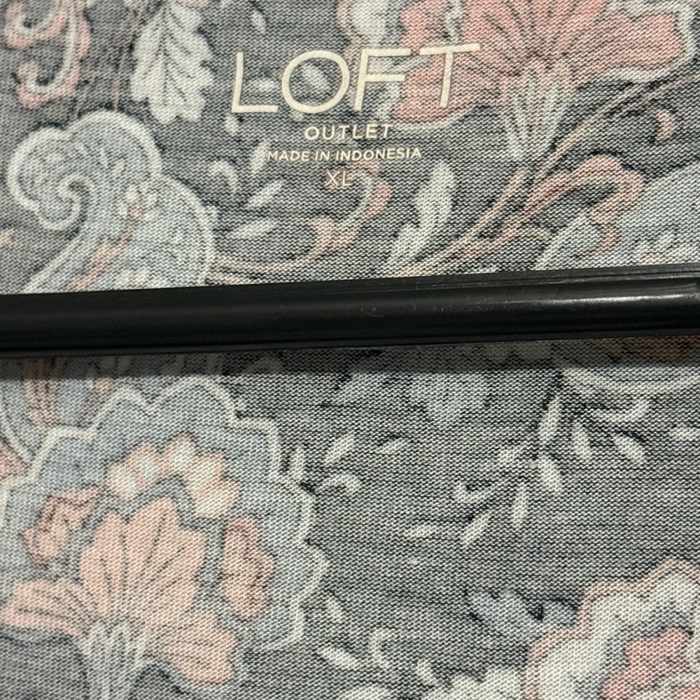 LOFT Grey and Pink Paisley Blouse - Picture 4 of 5